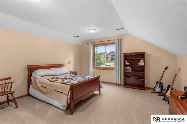 501 N Polk Circle, Papillion, NE 68046