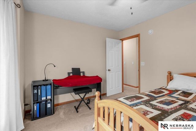 501 N Polk Circle, Papillion, NE 68046