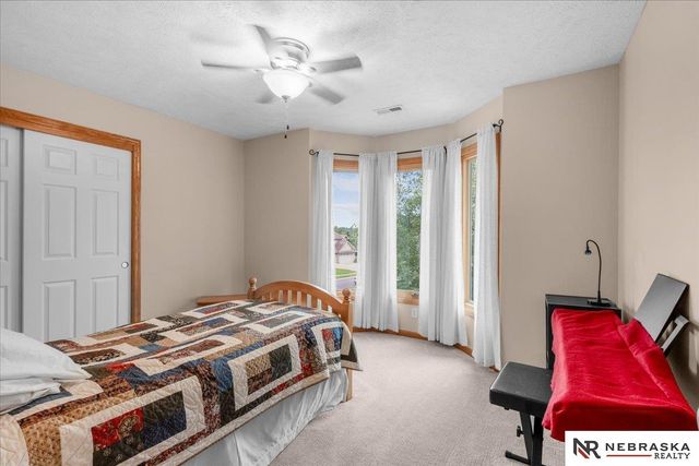 501 N Polk Circle, Papillion, NE 68046