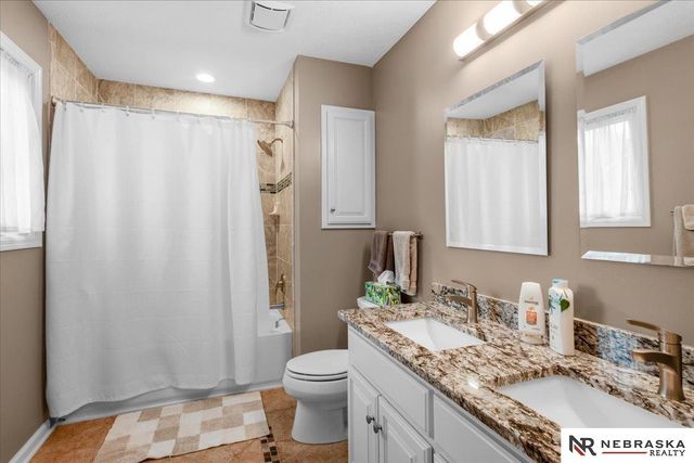 501 N Polk Circle, Papillion, NE 68046