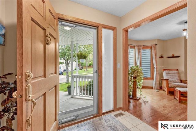 501 N Polk Circle, Papillion, NE 68046