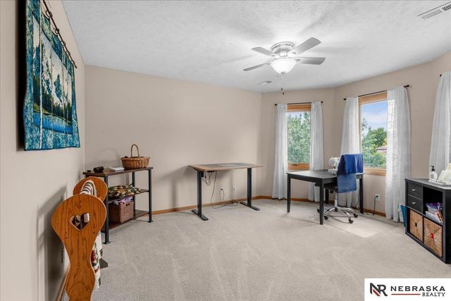 501 N Polk Circle, Papillion, NE 68046