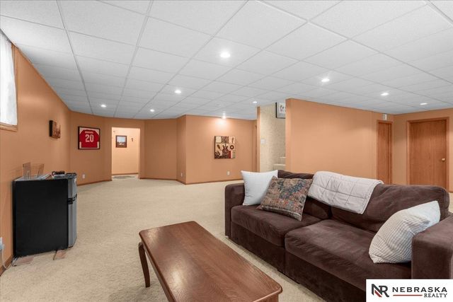 501 N Polk Circle, Papillion, NE 68046