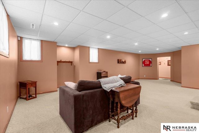 501 N Polk Circle, Papillion, NE 68046