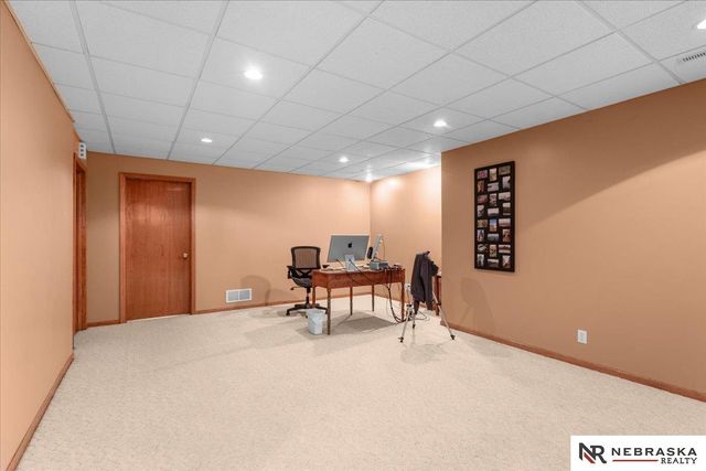 501 N Polk Circle, Papillion, NE 68046
