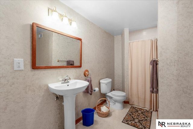 501 N Polk Circle, Papillion, NE 68046