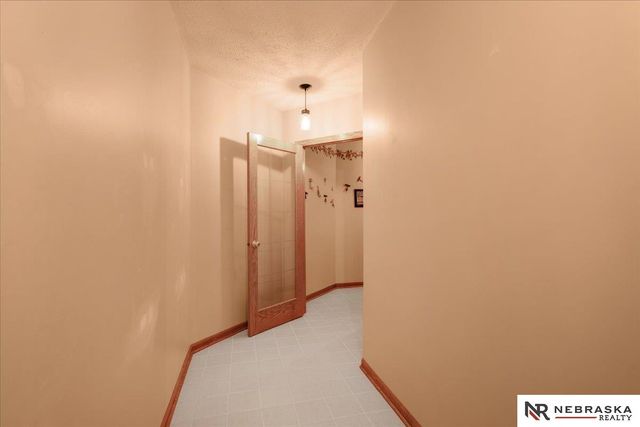 501 N Polk Circle, Papillion, NE 68046