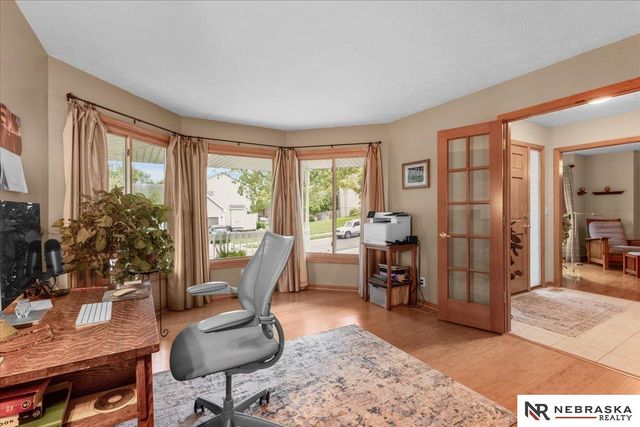 501 N Polk Circle, Papillion, NE 68046