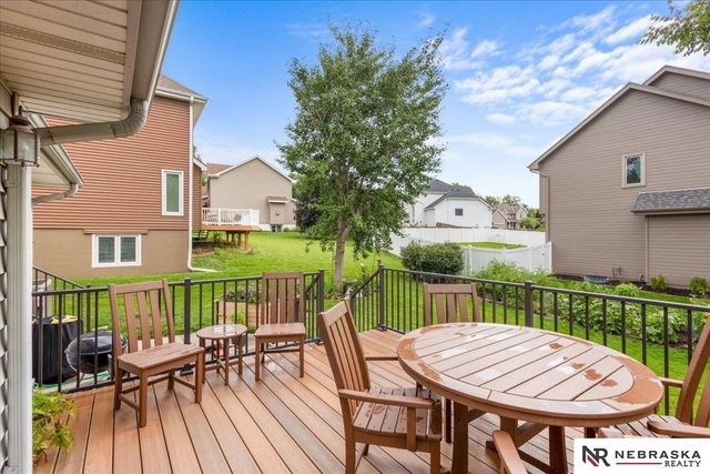 501 N Polk Circle, Papillion, NE 68046