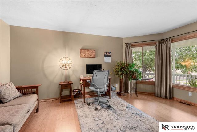 501 N Polk Circle, Papillion, NE 68046