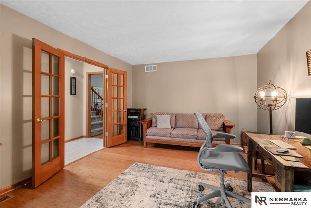 501 N Polk Circle, Papillion, NE 68046