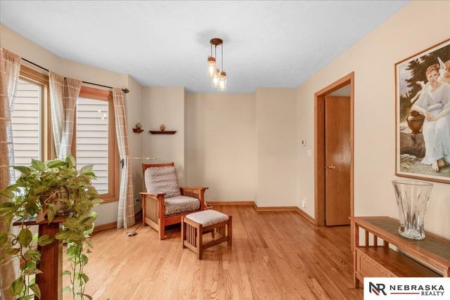 501 N Polk Circle, Papillion, NE 68046