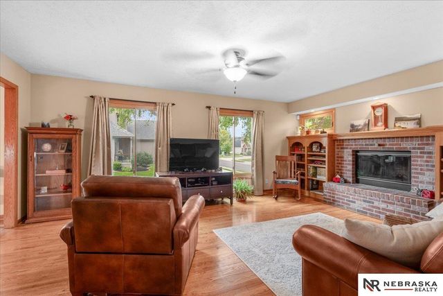 501 N Polk Circle, Papillion, NE 68046