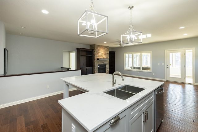 550 Legacy Court 35, Norwalk, IA 50211