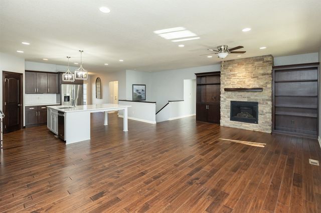 550 Legacy Court 35, Norwalk, IA 50211