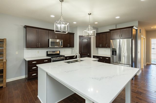 550 Legacy Court 35, Norwalk, IA 50211