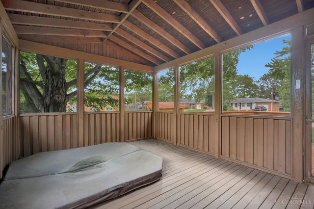 702 W Sharon Road, Forest Park, OH 45240