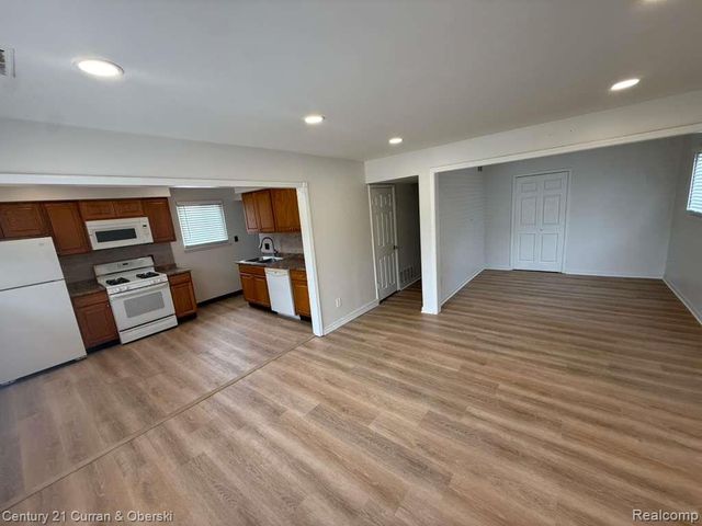 5665 Nightingale Street, Dearborn Heights, MI 48127