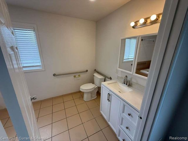 5665 Nightingale Street, Dearborn Heights, MI 48127