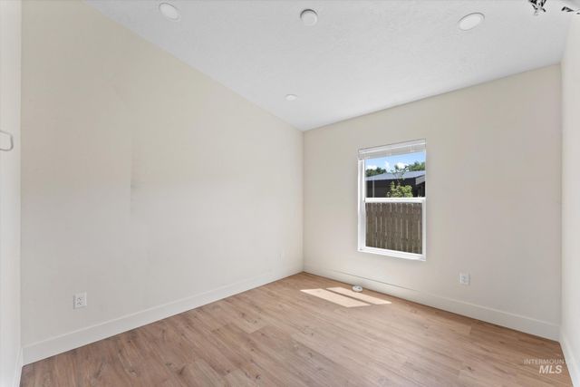 398 W London St, Middleton, ID 83644