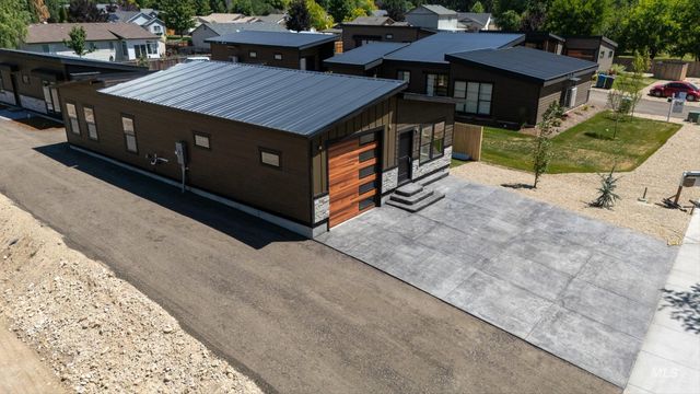 398 W London St, Middleton, ID 83644