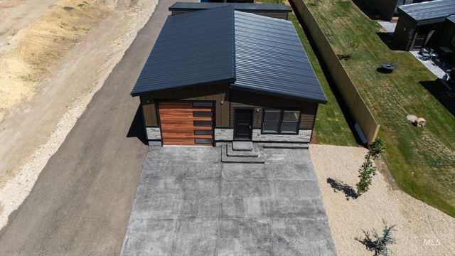 398 W London St, Middleton, ID 83644
