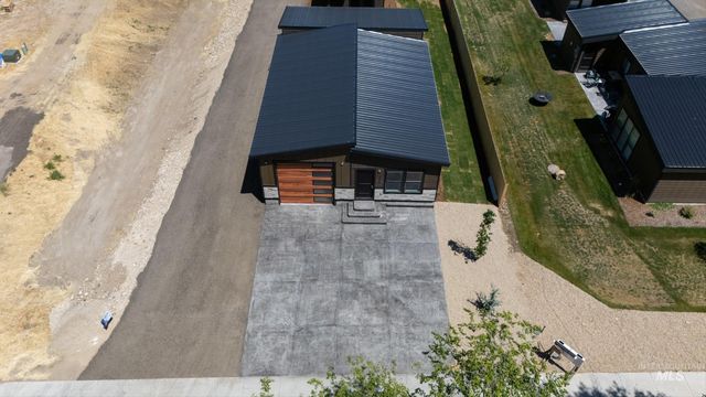 398 W London St, Middleton, ID 83644