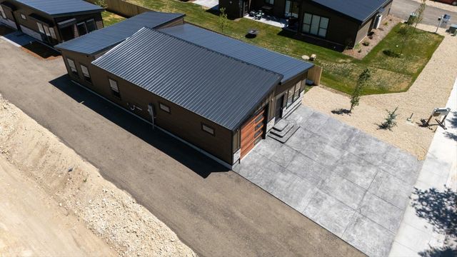 398 W London St, Middleton, ID 83644
