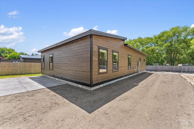 398 W London St, Middleton, ID 83644