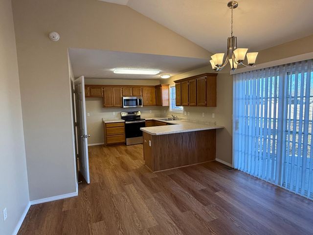 5717 S Shiloh Battle Court, Brookline, MO 65619