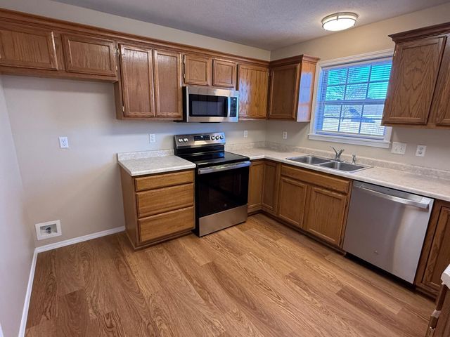 5717 S Shiloh Battle Court, Brookline, MO 65619