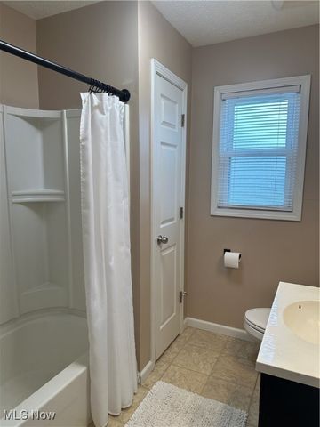 2771 Stark Drive, Willoughby Hills, OH 44094