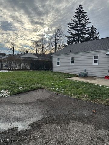 2771 Stark Drive, Willoughby Hills, OH 44094