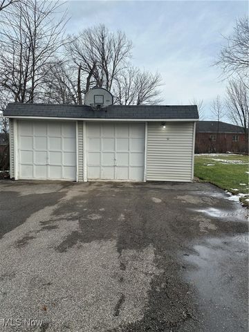 2771 Stark Drive, Willoughby Hills, OH 44094