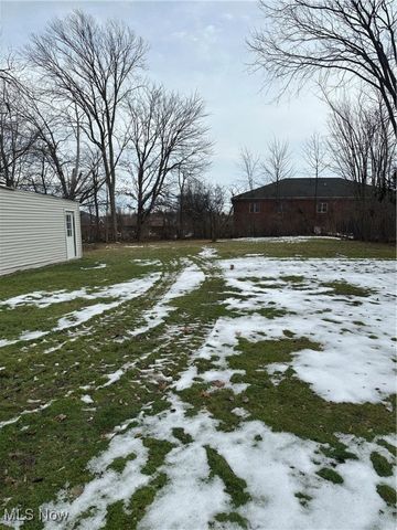 2771 Stark Drive, Willoughby Hills, OH 44094