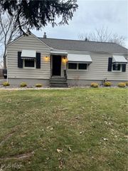 2771 Stark Drive, Willoughby Hills, OH 44094