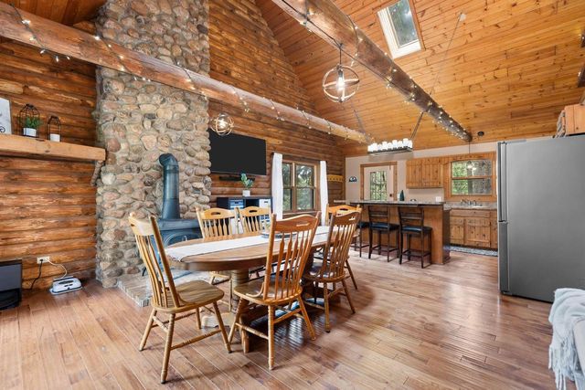 1712 E EDGEWOOD DRIVE, Appleton, WI 54913