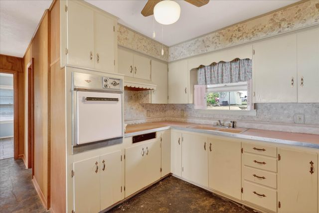 11740 East Court, Azle, TX 76020