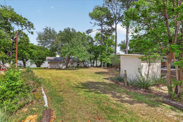 11740 East Court, Azle, TX 76020