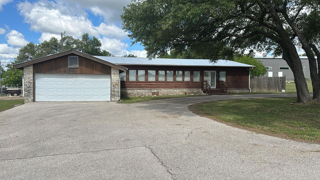 198 Happy Cow Lane, Dripping Springs, TX 78620