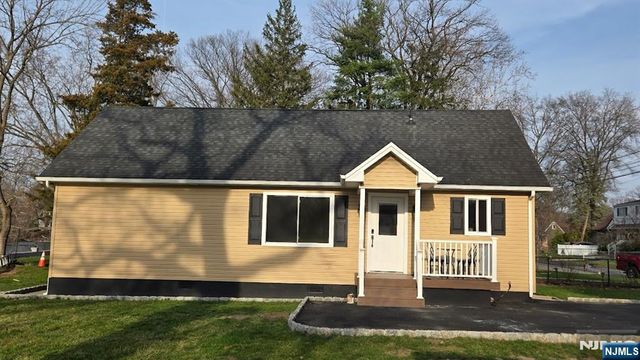 54 Riverview Circle, Little Falls, NJ 07424