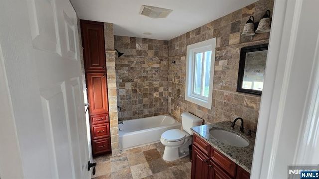 54 Riverview Circle, Little Falls, NJ 07424