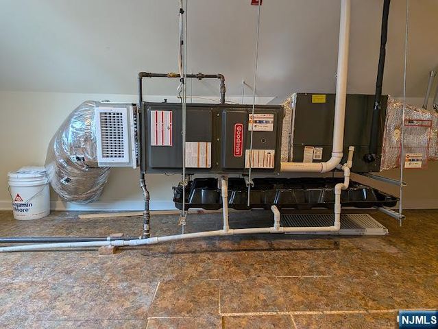 54 Riverview Circle, Little Falls, NJ 07424