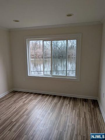 54 Riverview Circle, Little Falls, NJ 07424