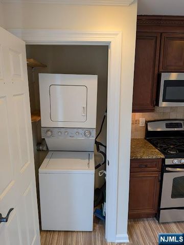 54 Riverview Circle, Little Falls, NJ 07424