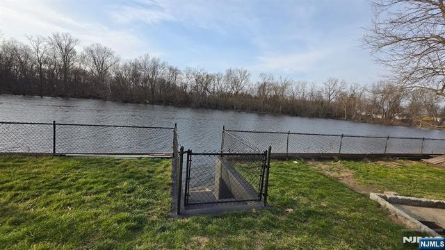 54 Riverview Circle, Little Falls, NJ 07424