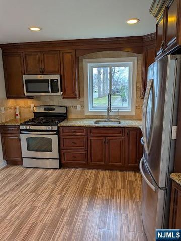 54 Riverview Circle, Little Falls, NJ 07424