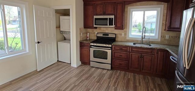 54 Riverview Circle, Little Falls, NJ 07424