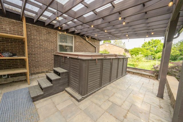 934 Palomino Drive, Villa Hills, KY 41017