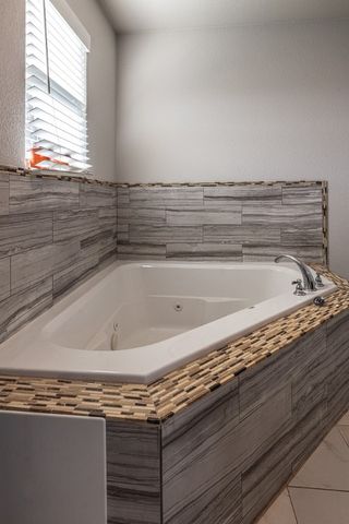 570 Bonanza Street, Centerton, AR 72719